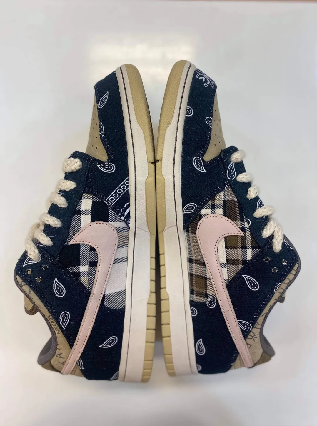 PRE-OWNED Nike SB Dunk Low PRM "TRAVIS SCOTT" CT5053 001
